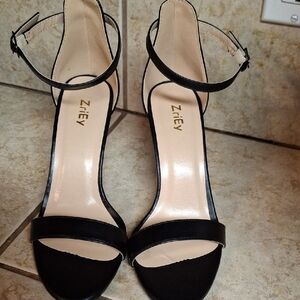 ZiGiNY Black Women's Heels